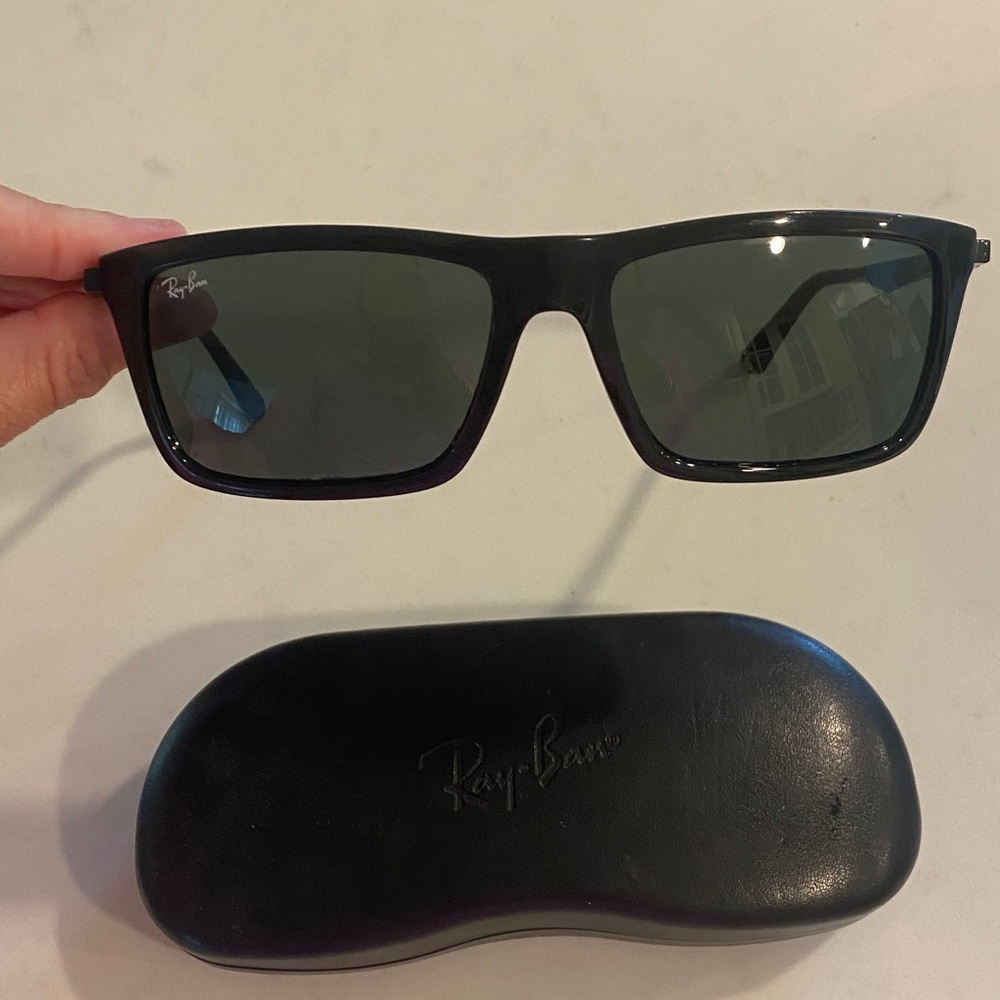 Ray-Ban Classic Black Sunglasses with Case